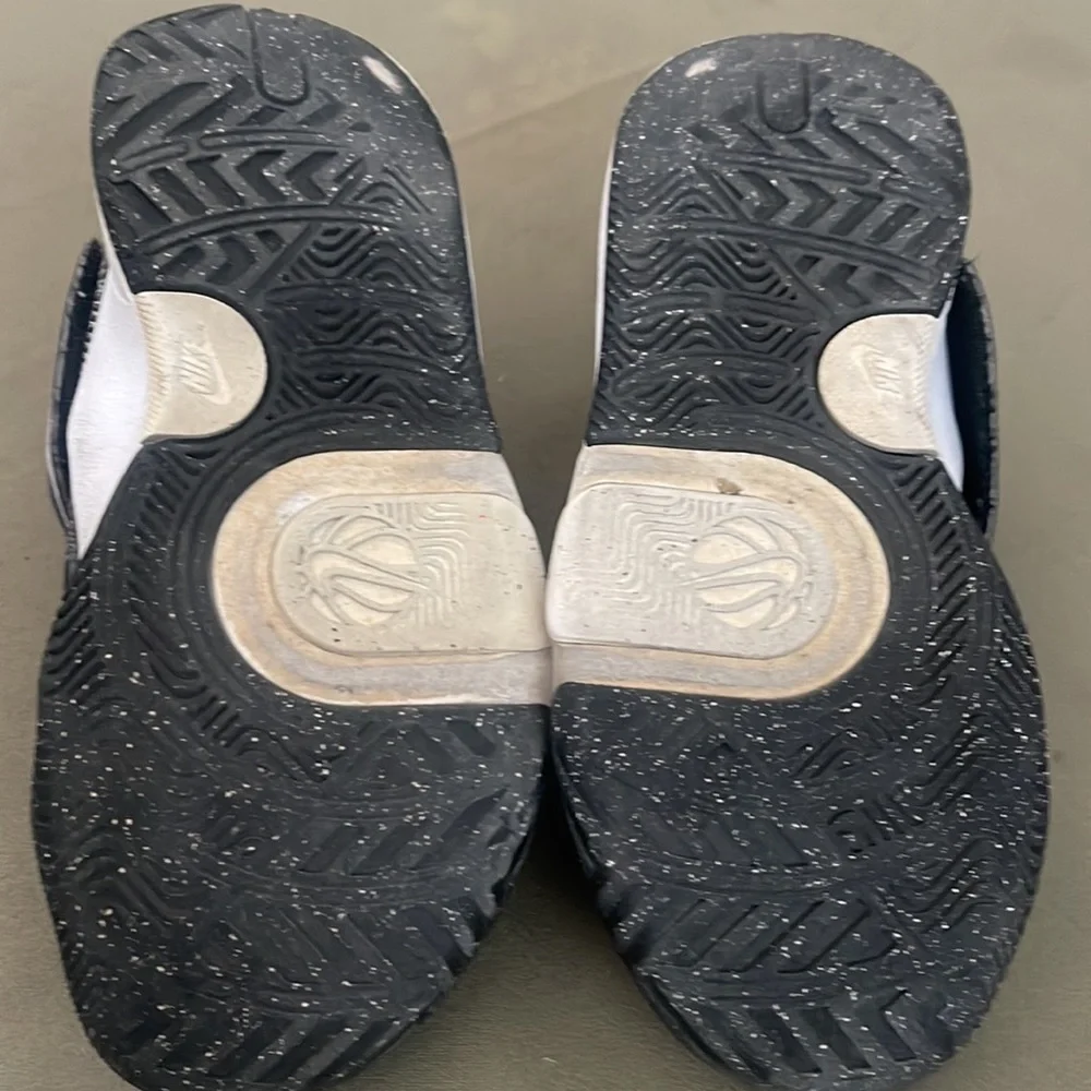 Nike Kids Black/White  size 13.5C  w Velcro Sneakers